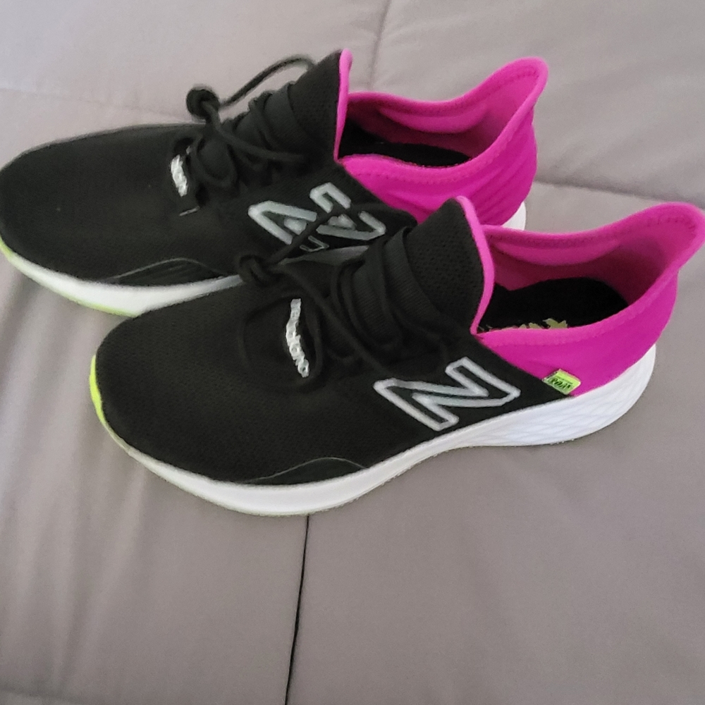 Women's New Balance Roav size 10